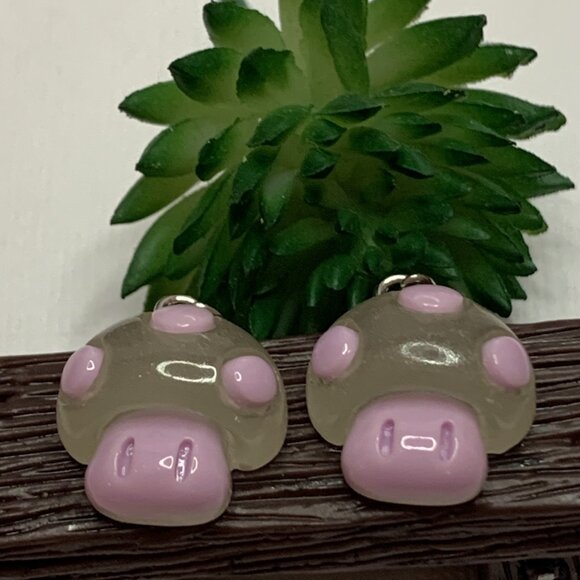 Mushroom Earring, Mario Earring, Gift Idea, Anime Earring, Silly Earring - Picture 3 of 5